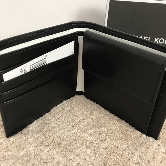 Michael Kors Billfold with Coin Pocket - Picture 2 of 5